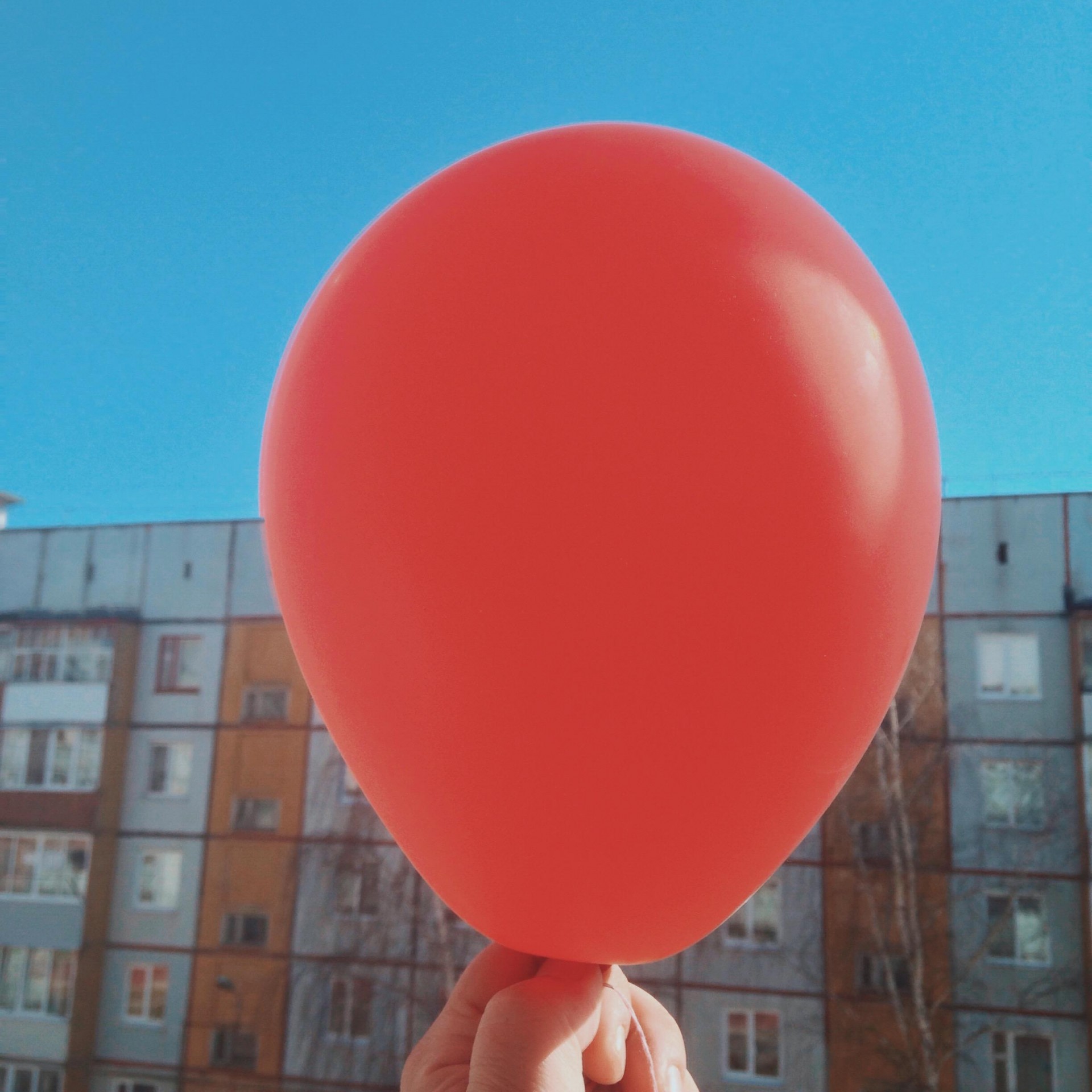 red balloon hand free photo