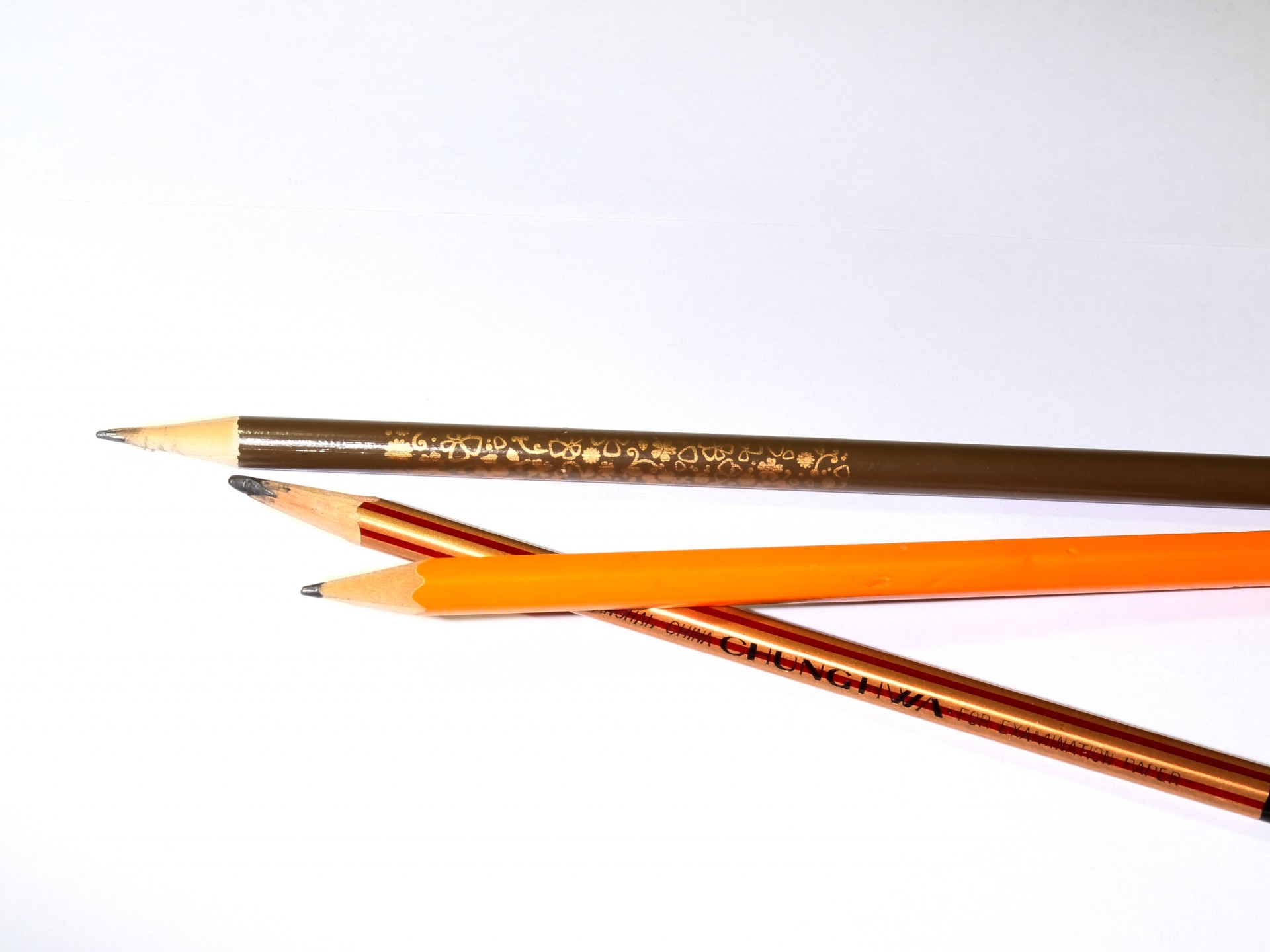 Карандаш простой хорошего качества. Картинки карандашом. Карандаш настоящий. Простой карандаш чёрный оранжевый. Дорогие простые карандаши.
