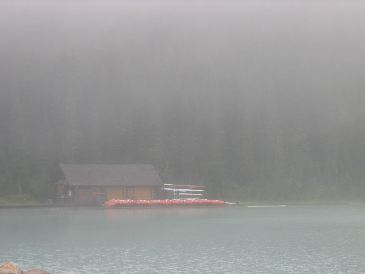 lake louise boathouse mist free photo