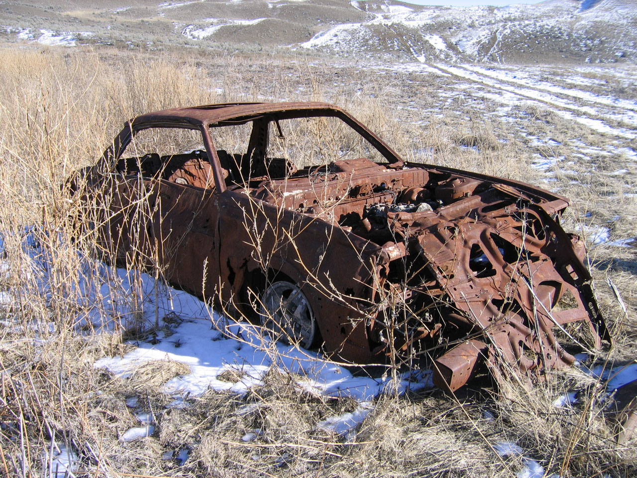abandoned car rust free photo