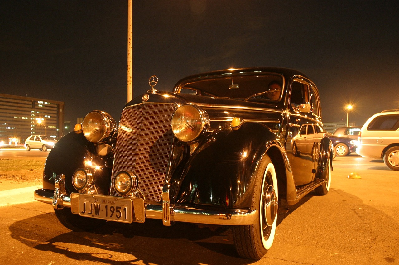 Mercedes 1951. Мерседес 1951. Bernard Becquet 1951 машина. 1951 Картинки. Роскошный VIP город ночь 1951 год.