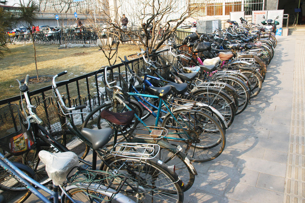 bicycles bikes bicycle parking lot free photo