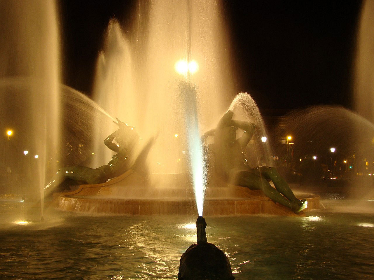 sculpture memorial fountain free photo