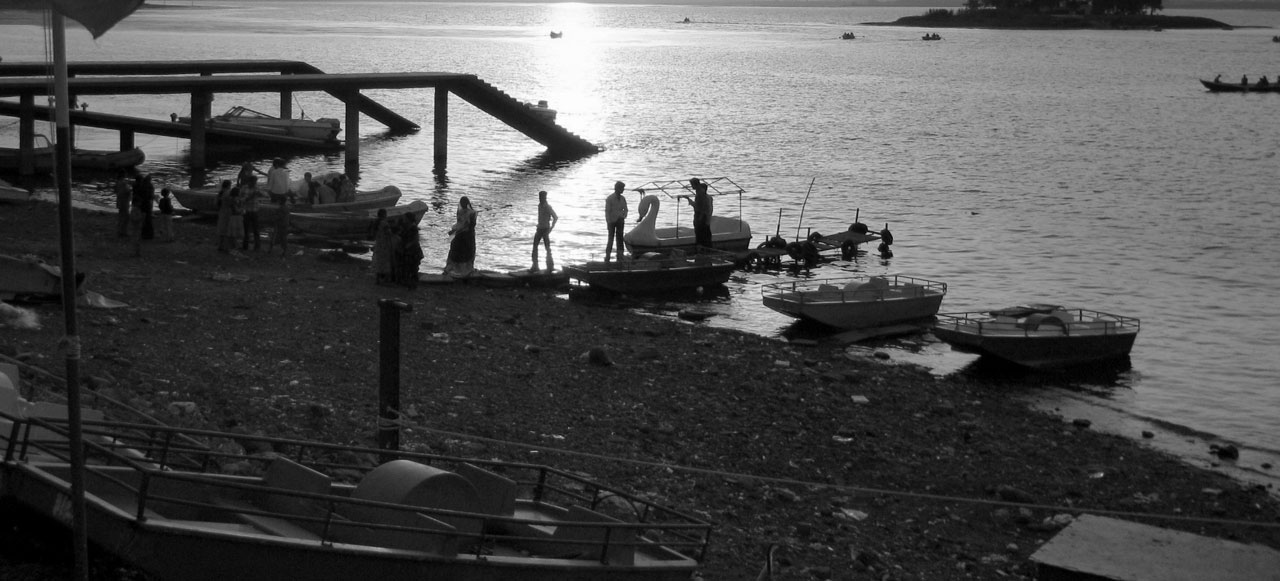 lake boats dusk free photo