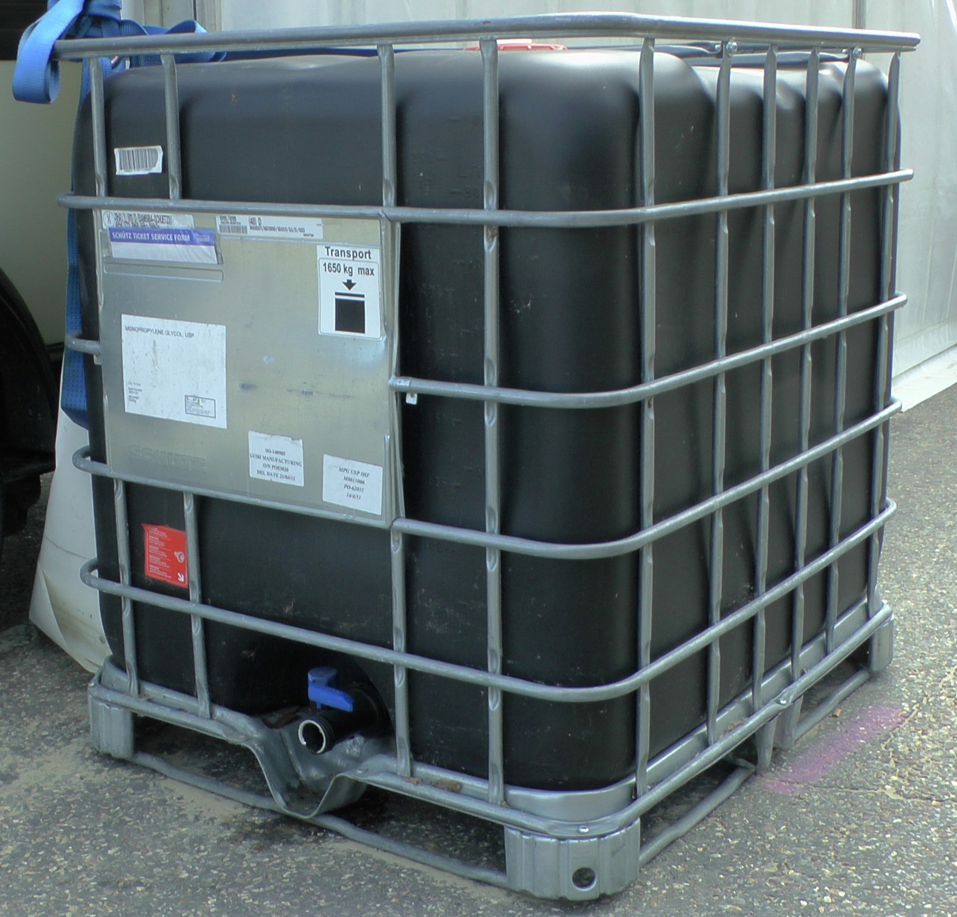 water 275 gallon tote water container free photo