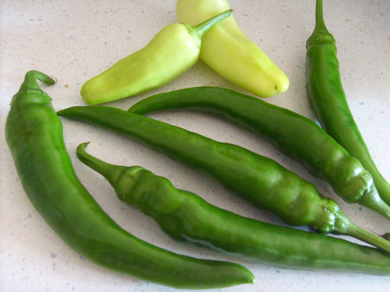 green pepper peppers hot peppers free photo