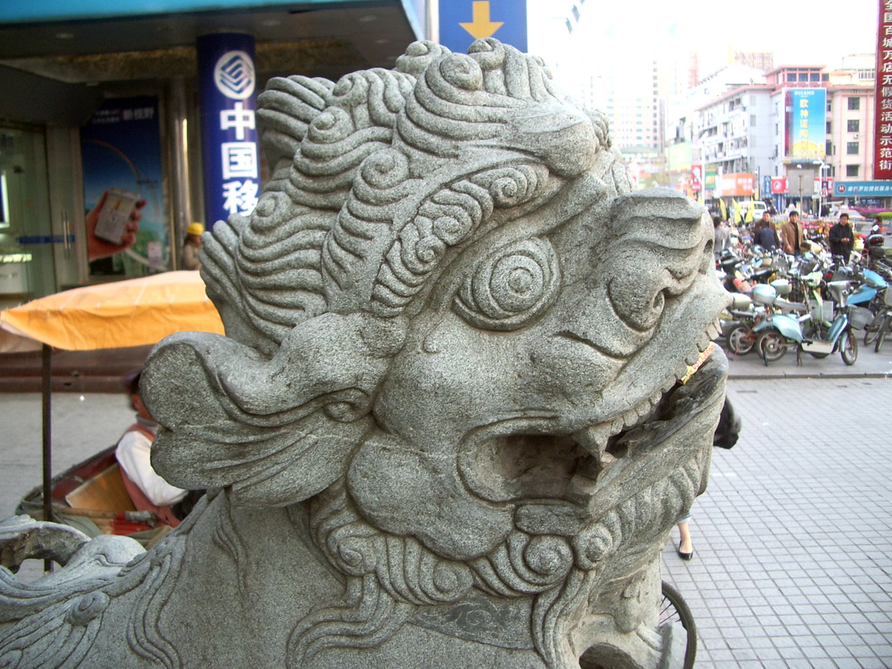 lion statue bikes free photo