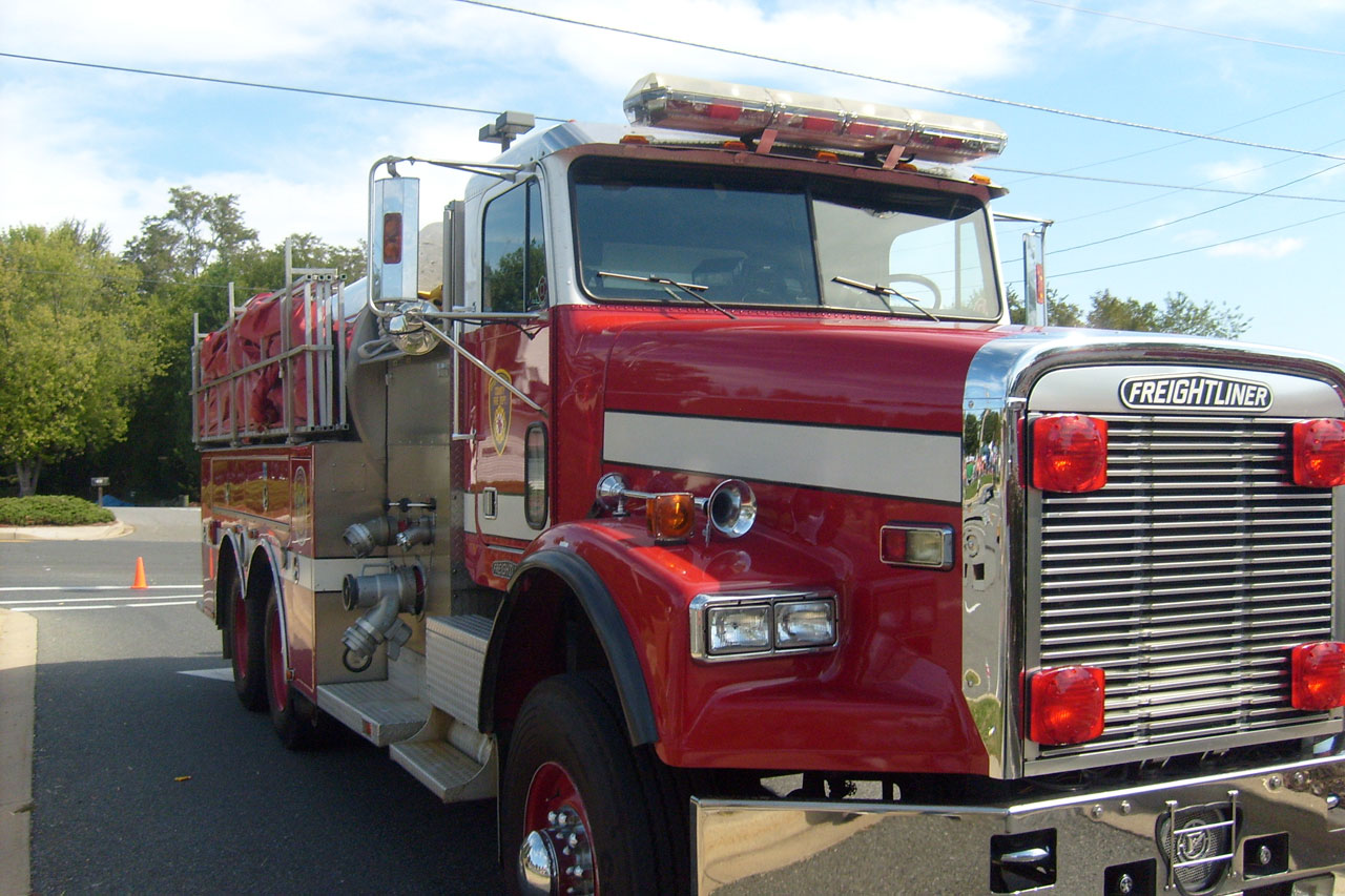 red fire truck grill free photo