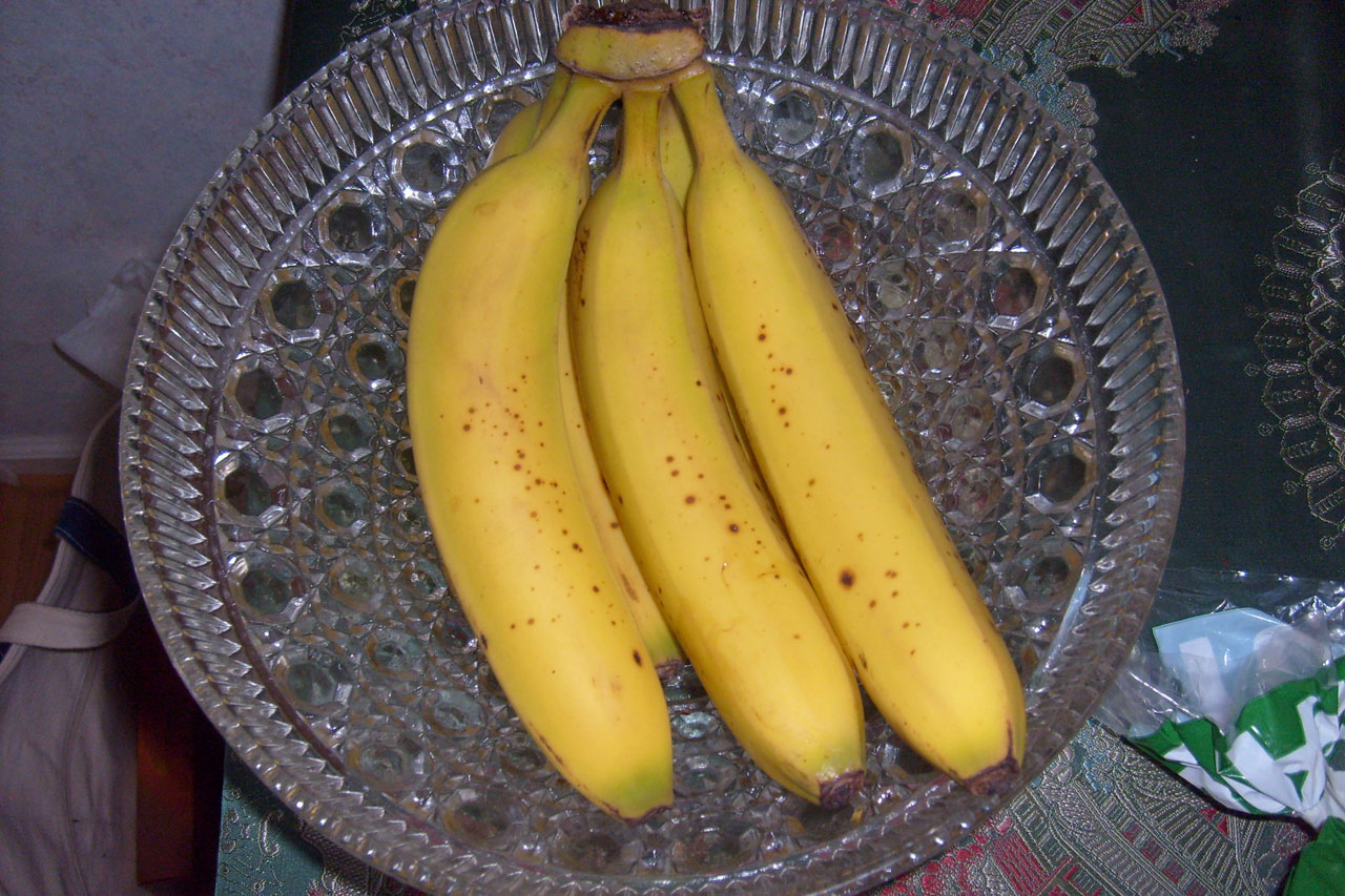 banana spots bowl free photo