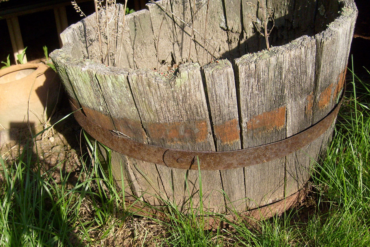 barrel wooden rust free photo