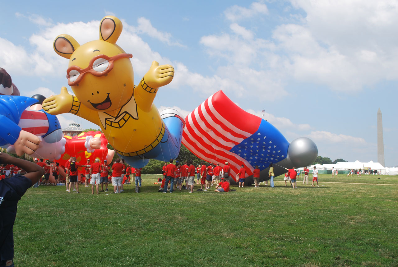 parade balloons mall free photo