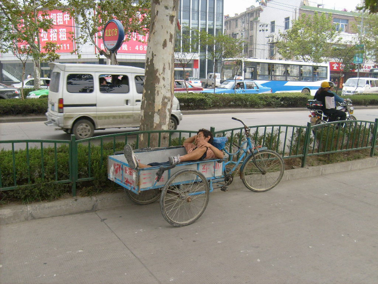 man sleep bike free photo