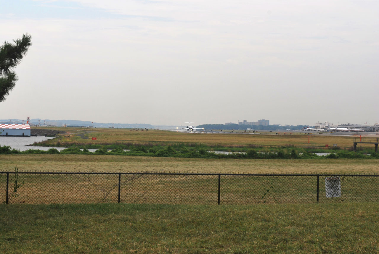 plane tarmac landing free photo