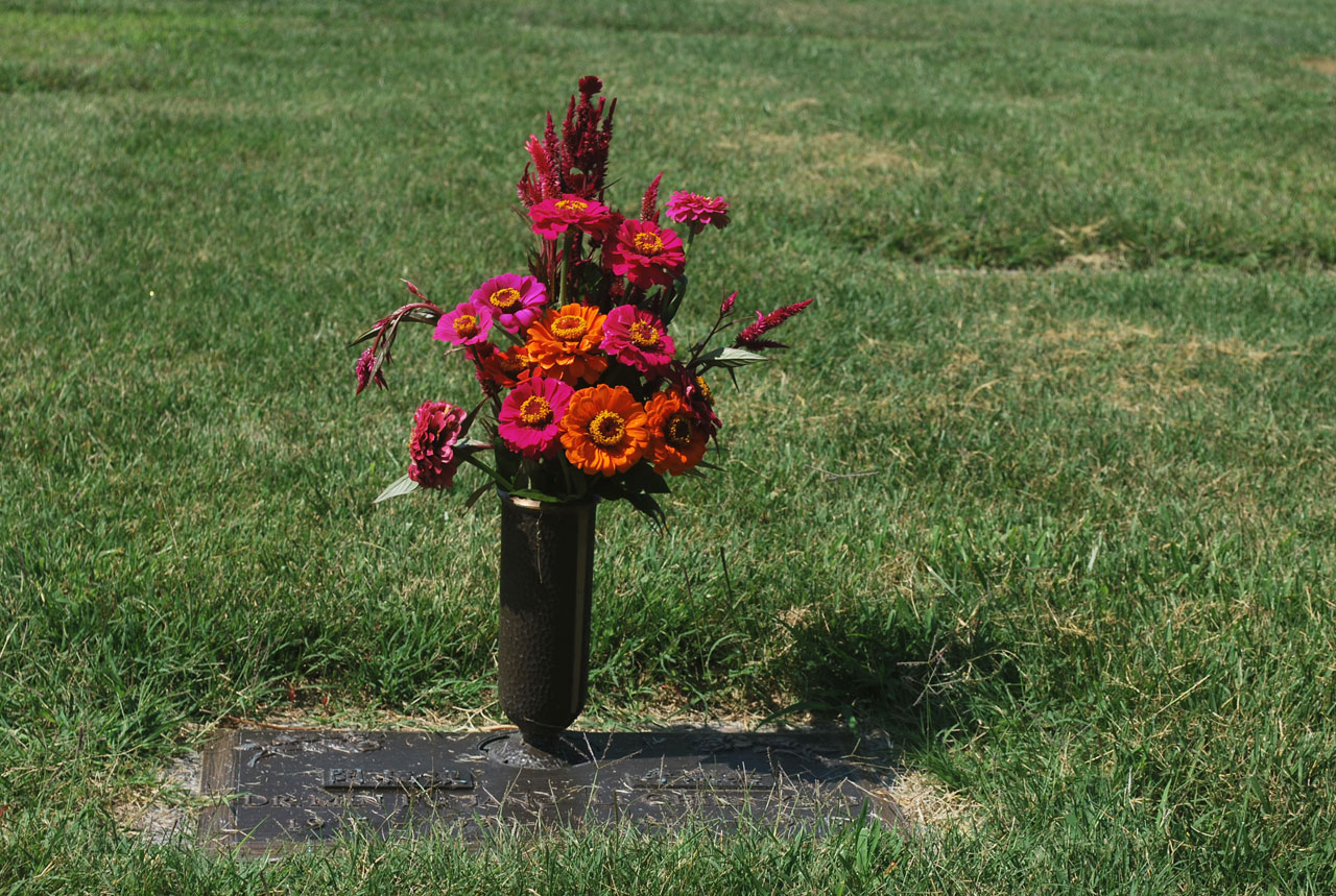 grave flower urn free photo