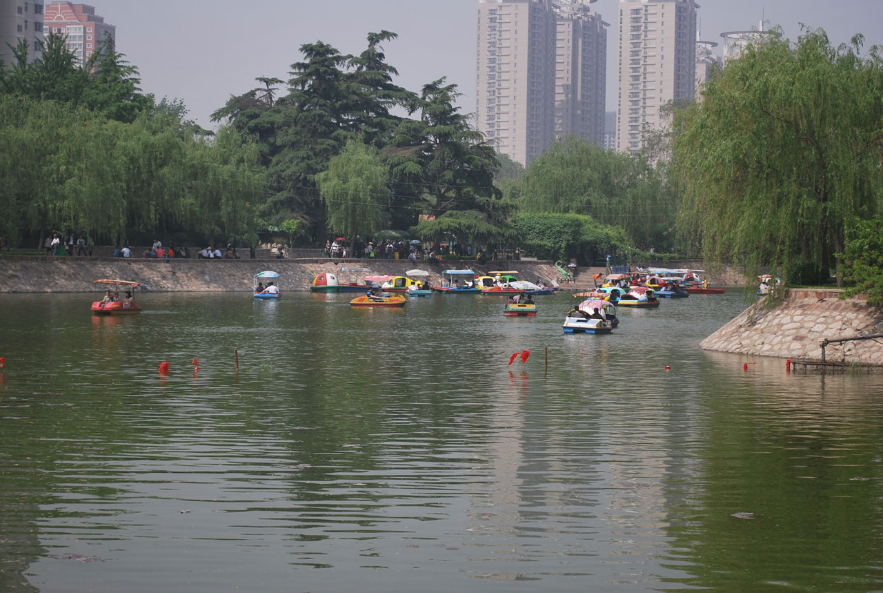 boats park water free photo