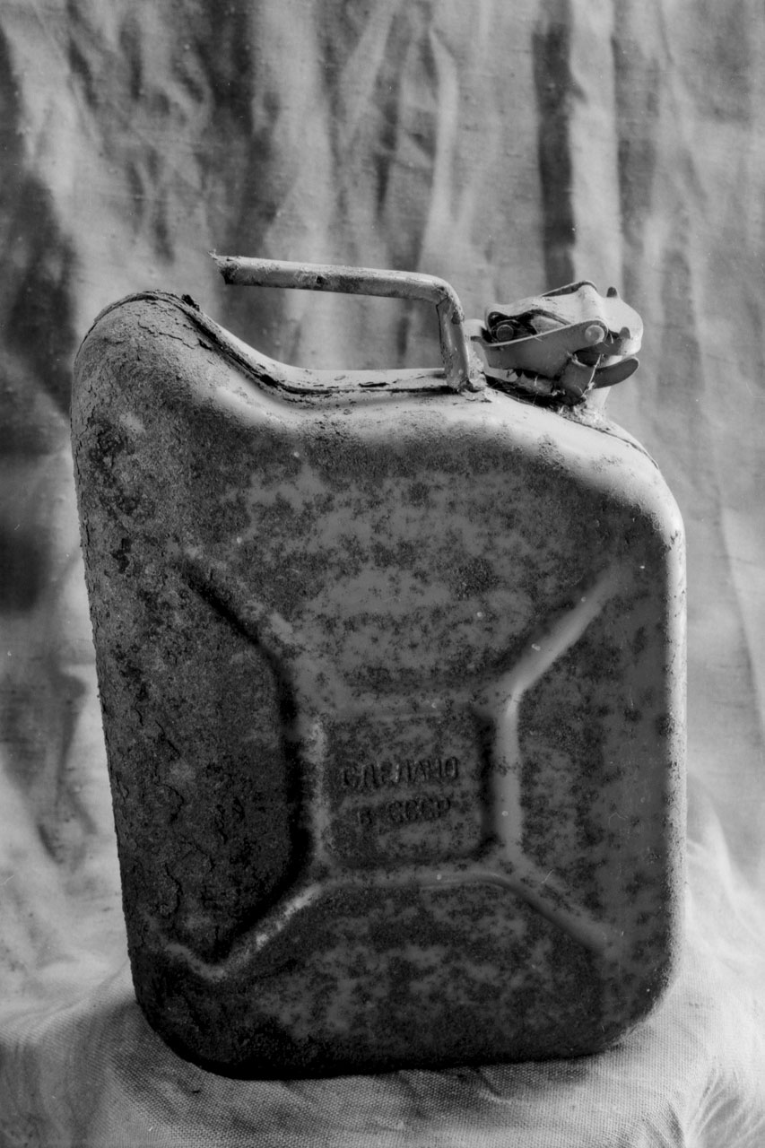 jerry can rusty free photo