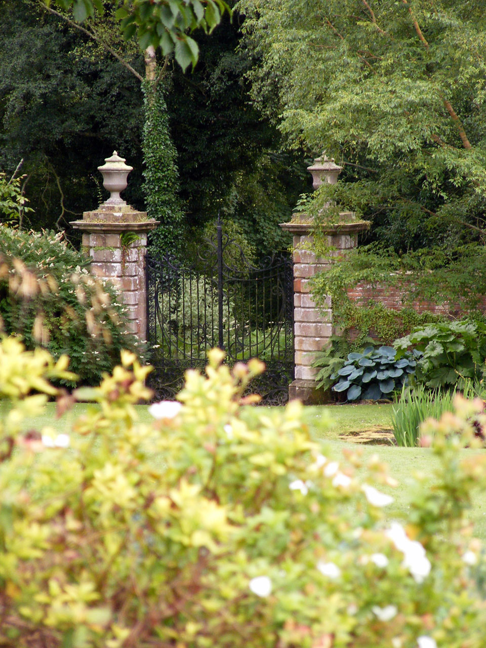 gates garden pillars free photo