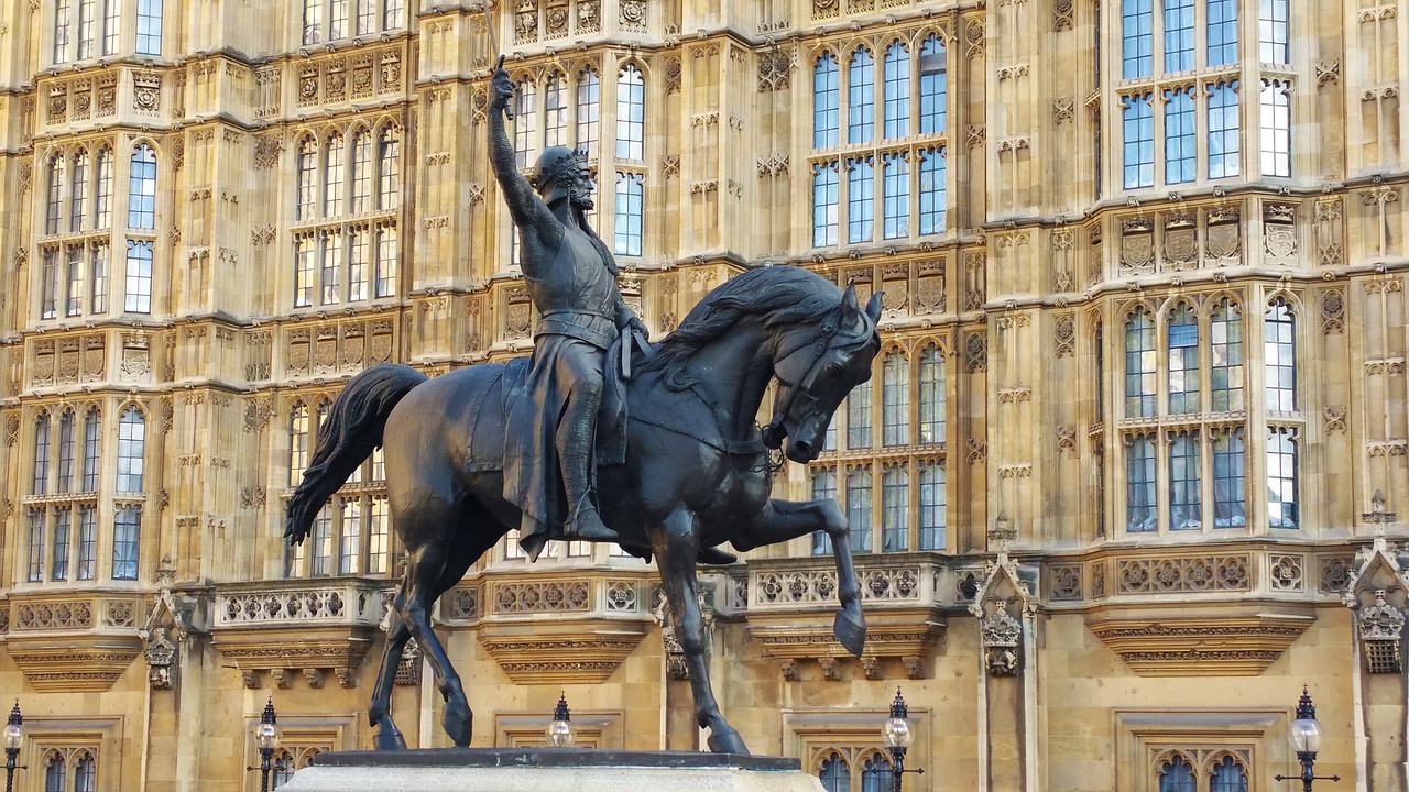 a kings horse  medieval horseman  english king free photo
