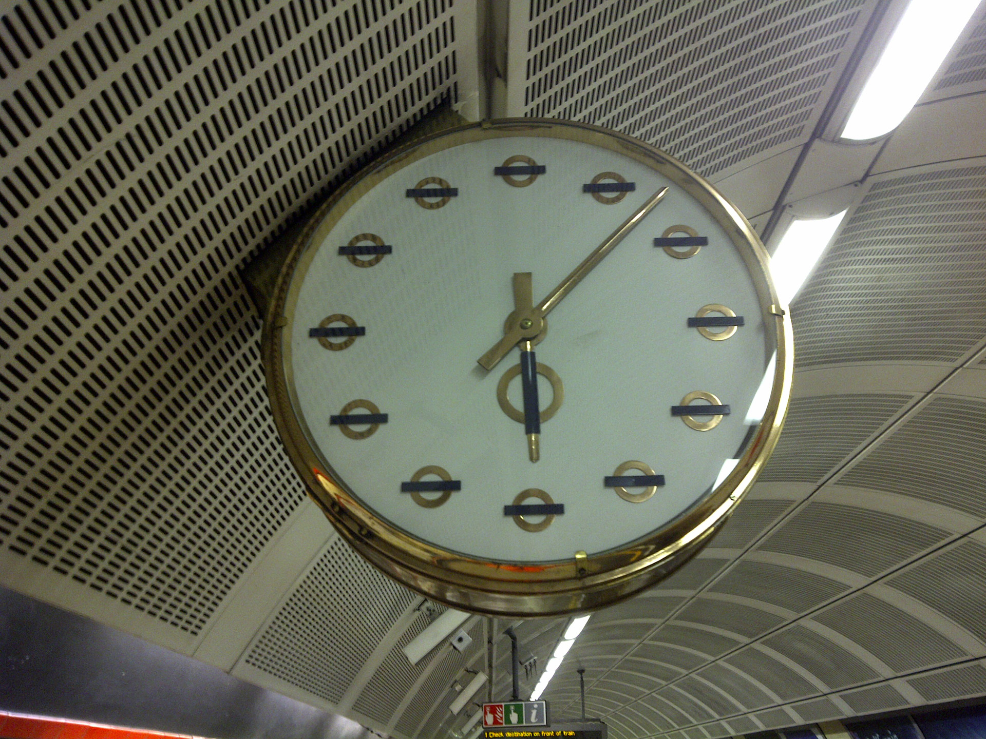 clock london underground free photo