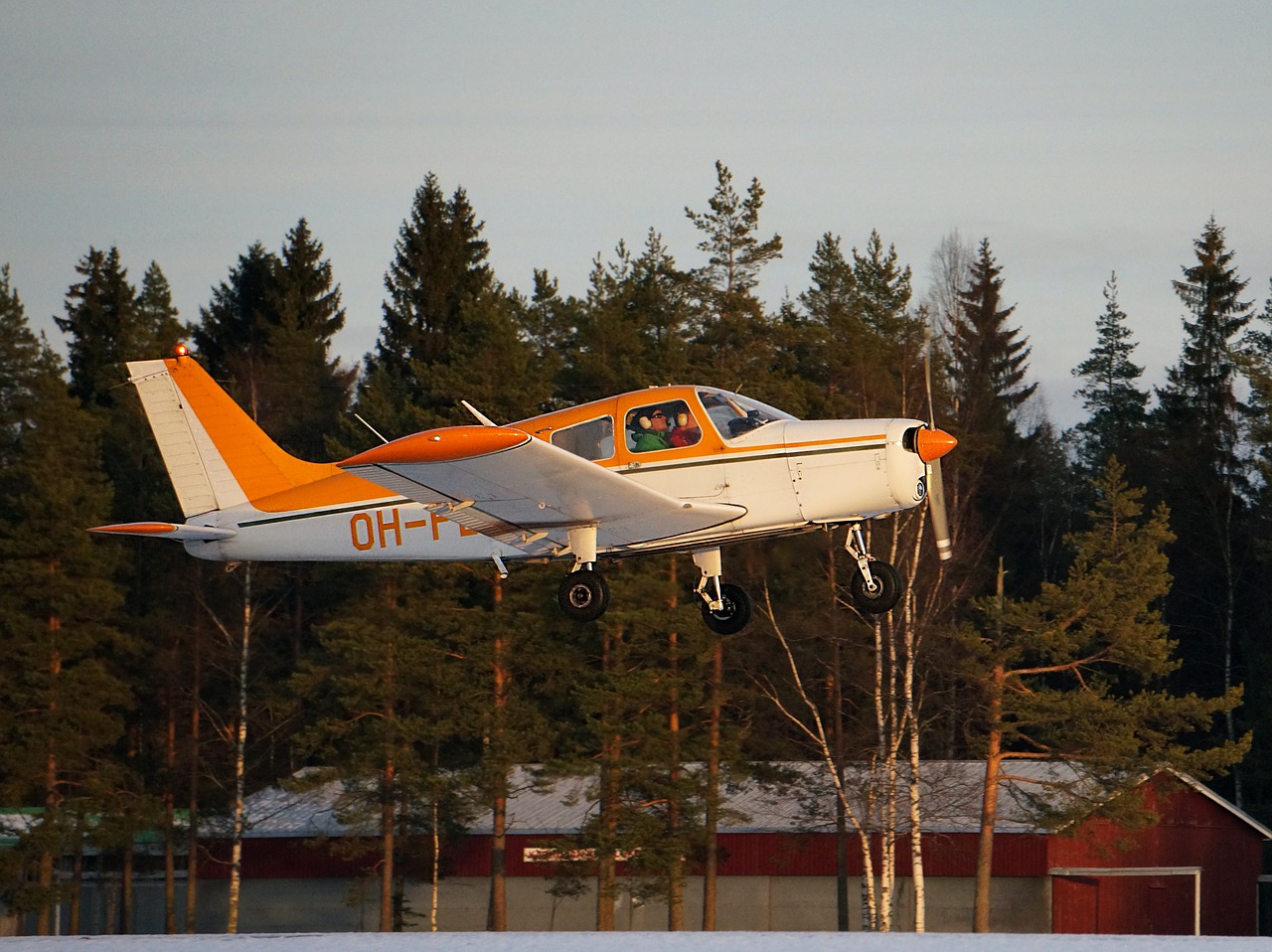 a propeller plane aircraft nousukiito free photo