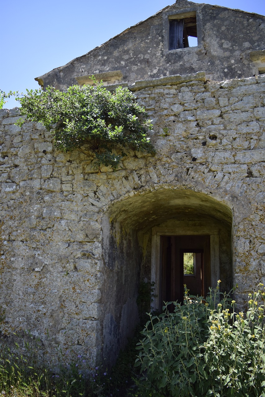 abandoned old house free photo