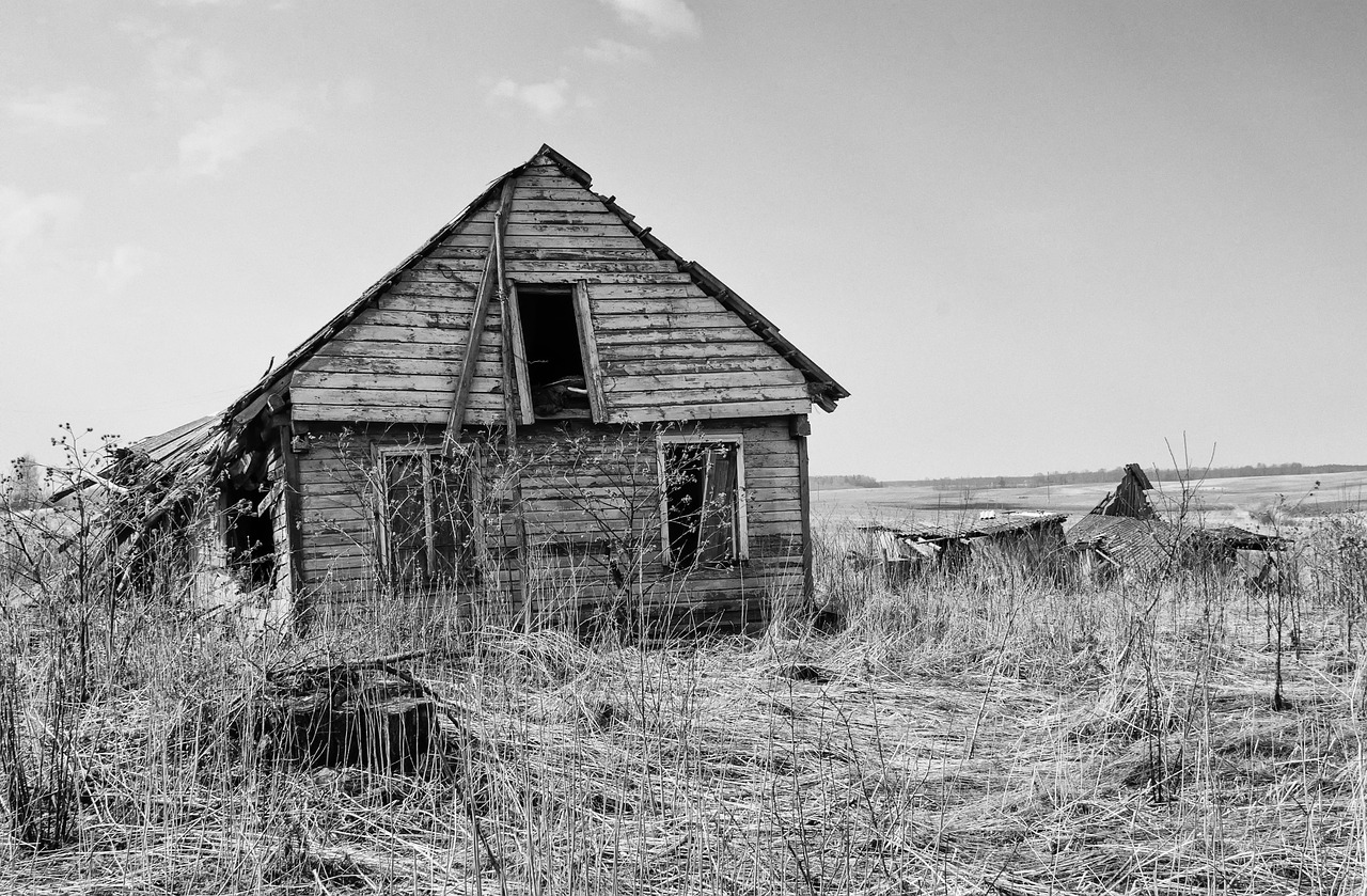 abandoned  barn  farmhouse free photo