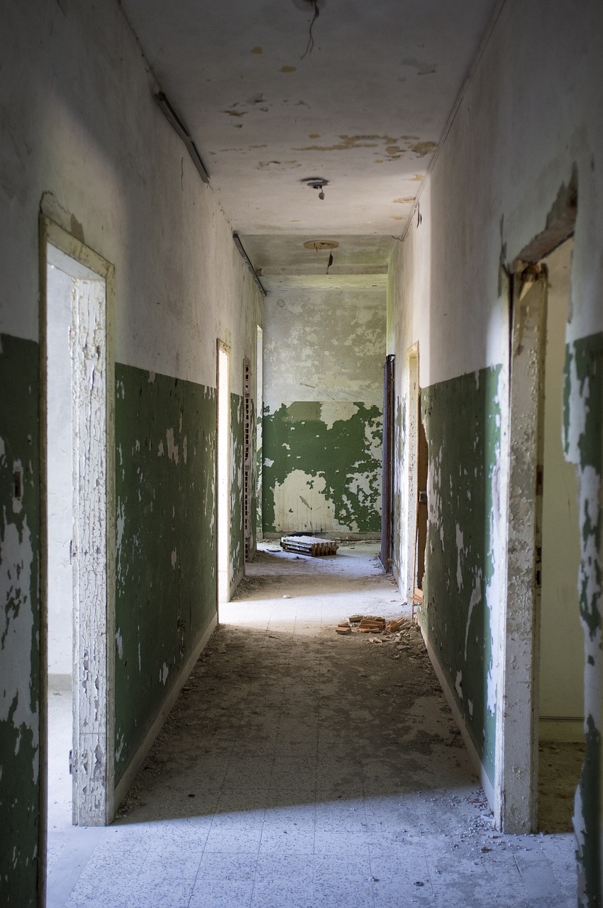 abandoned  room  interior free photo