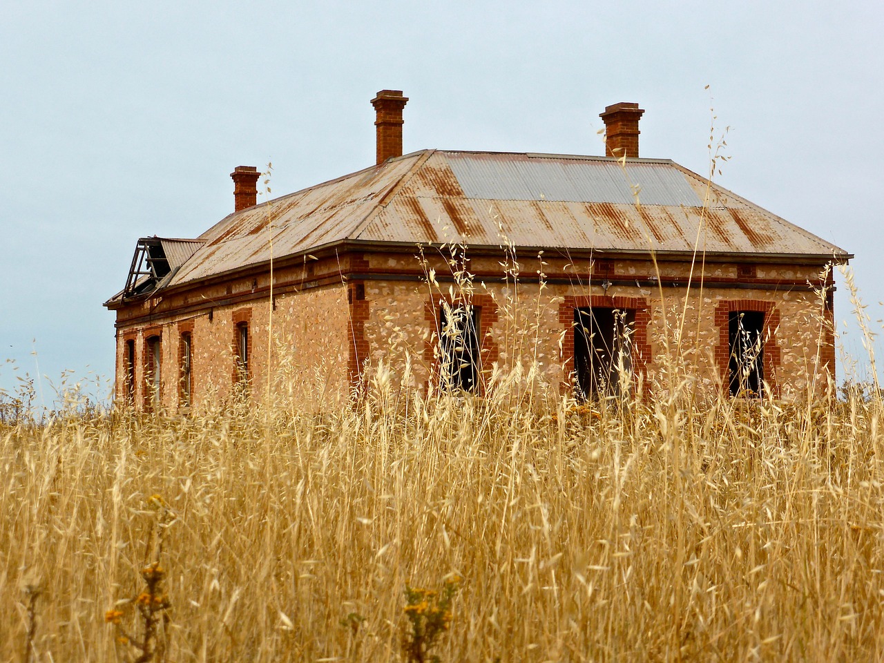 abandoned house weathered free photo