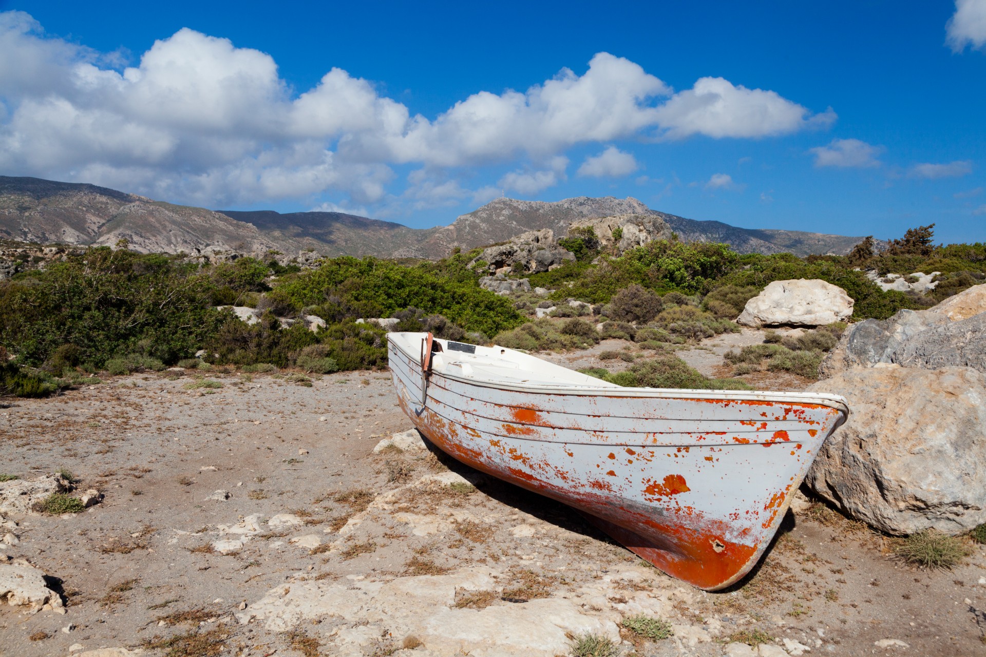 boat dry land free photo