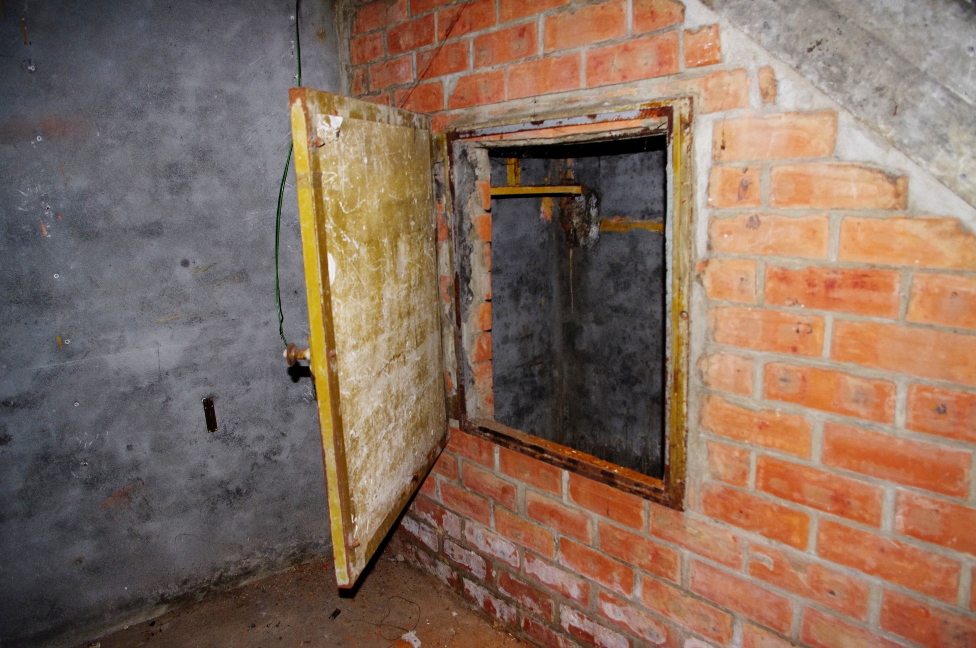 abandoned cellar urbex free photo