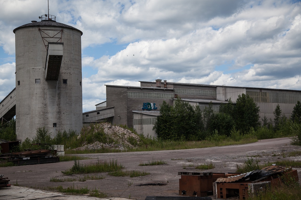 abandoned factory outdoors abandoned free photo