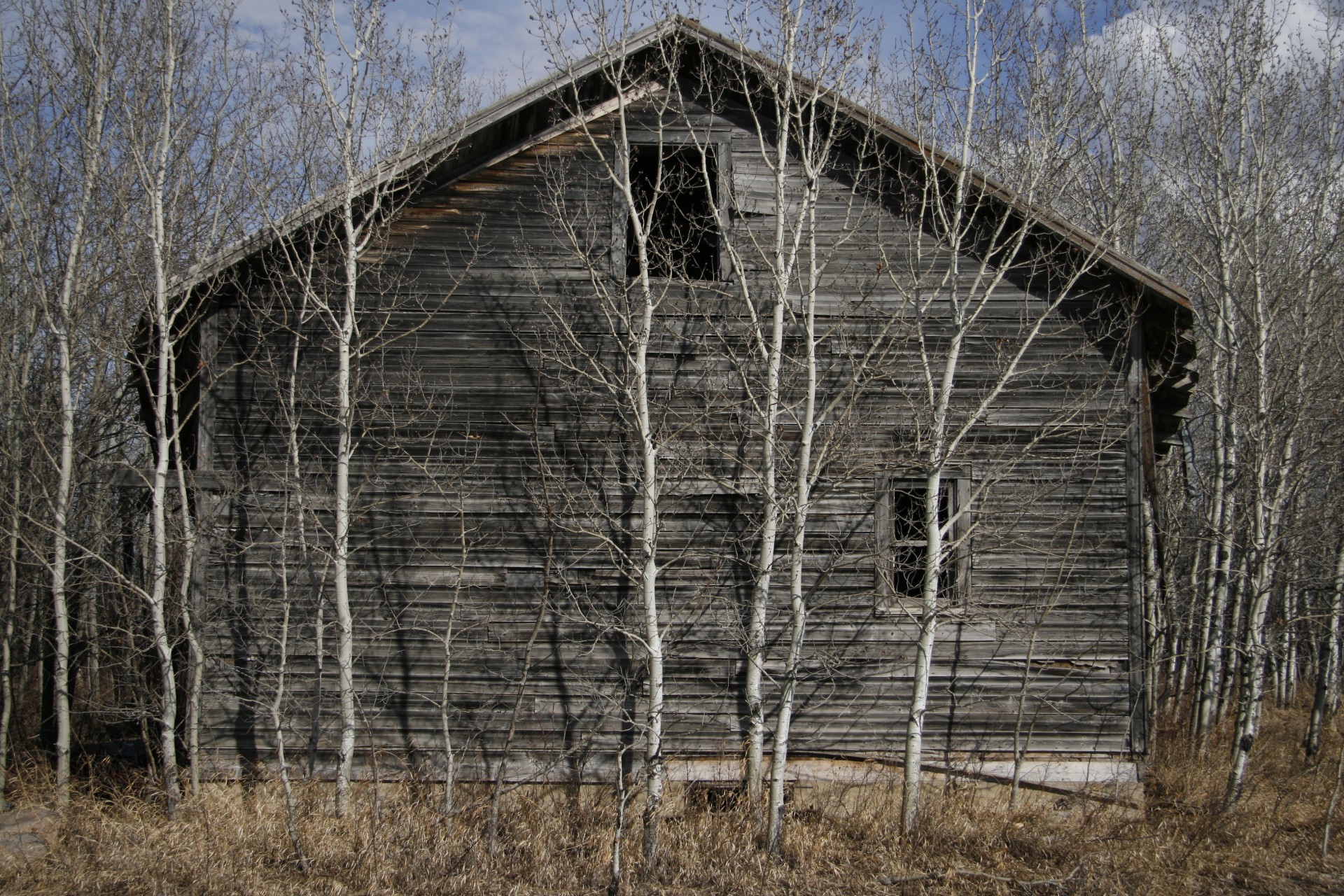 abandoned farm house free photo