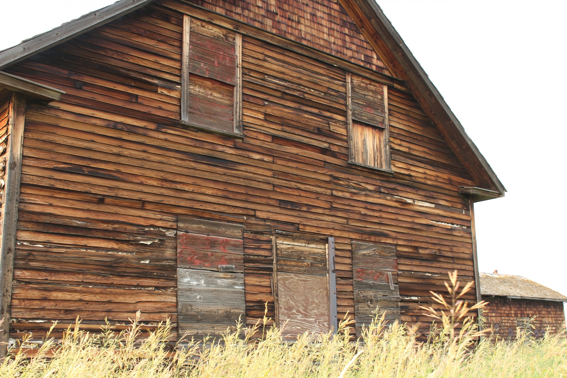 abandoned farm house free photo