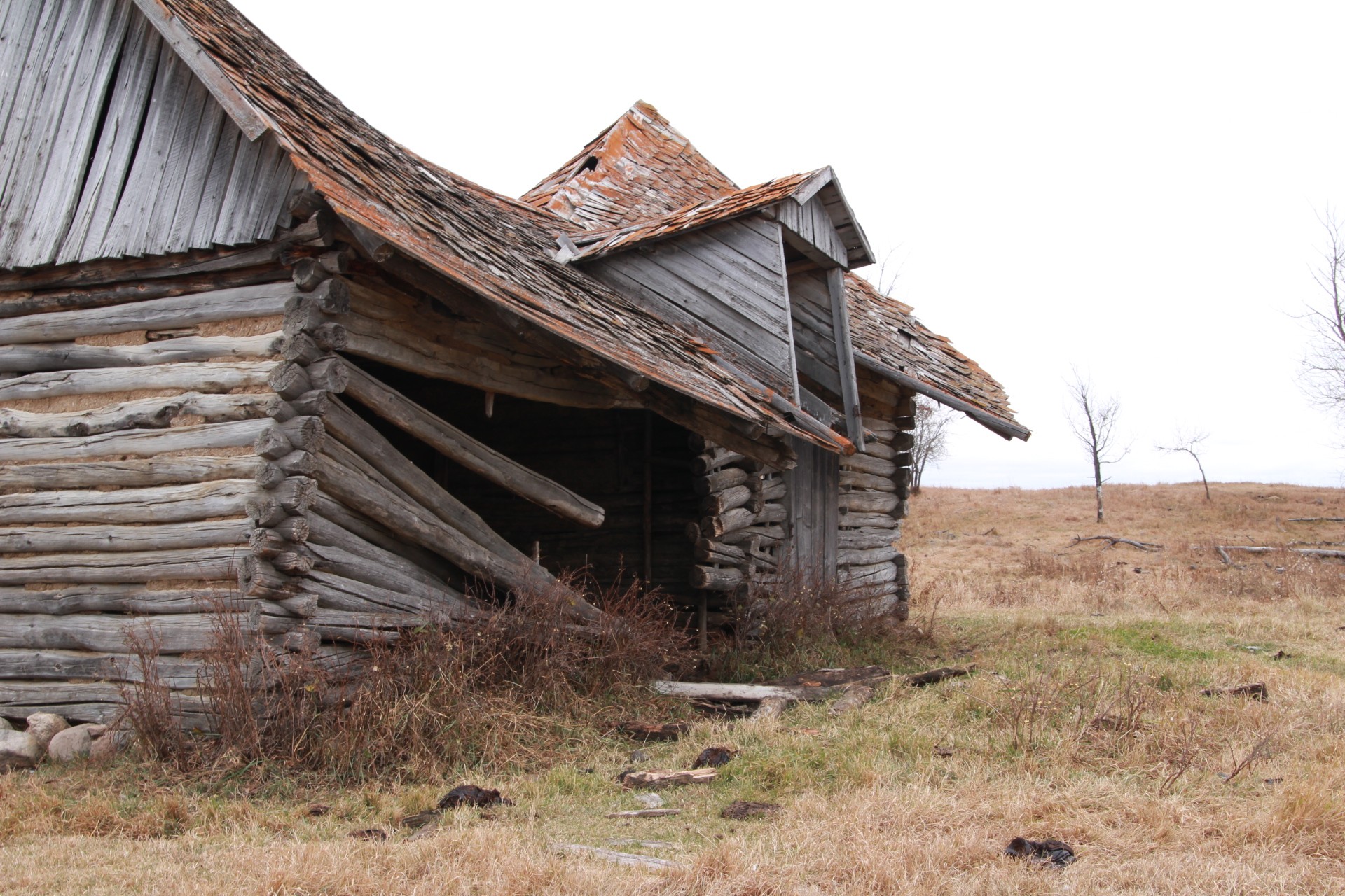 abandoned farm house free photo