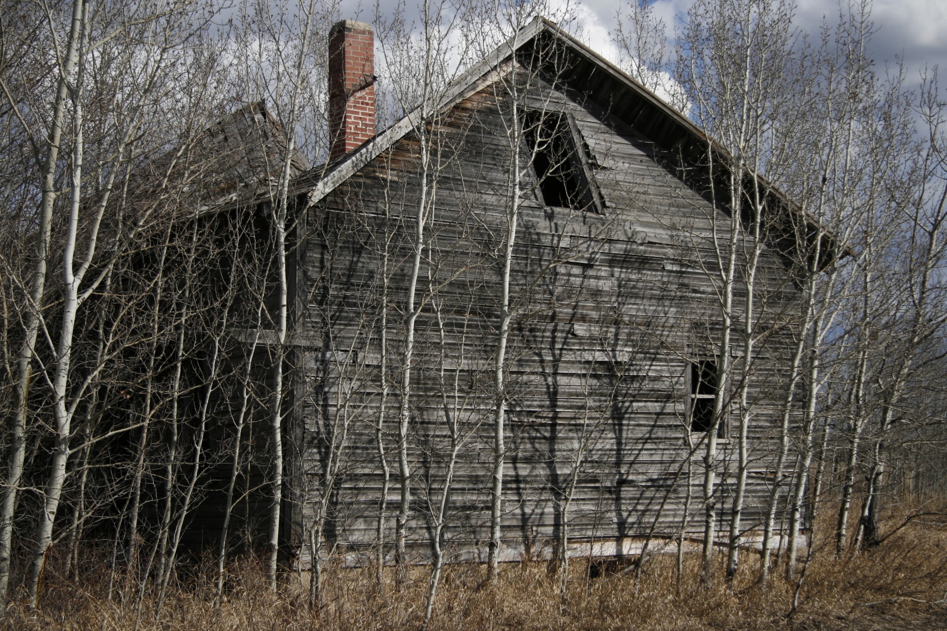 abandoned farm house free photo