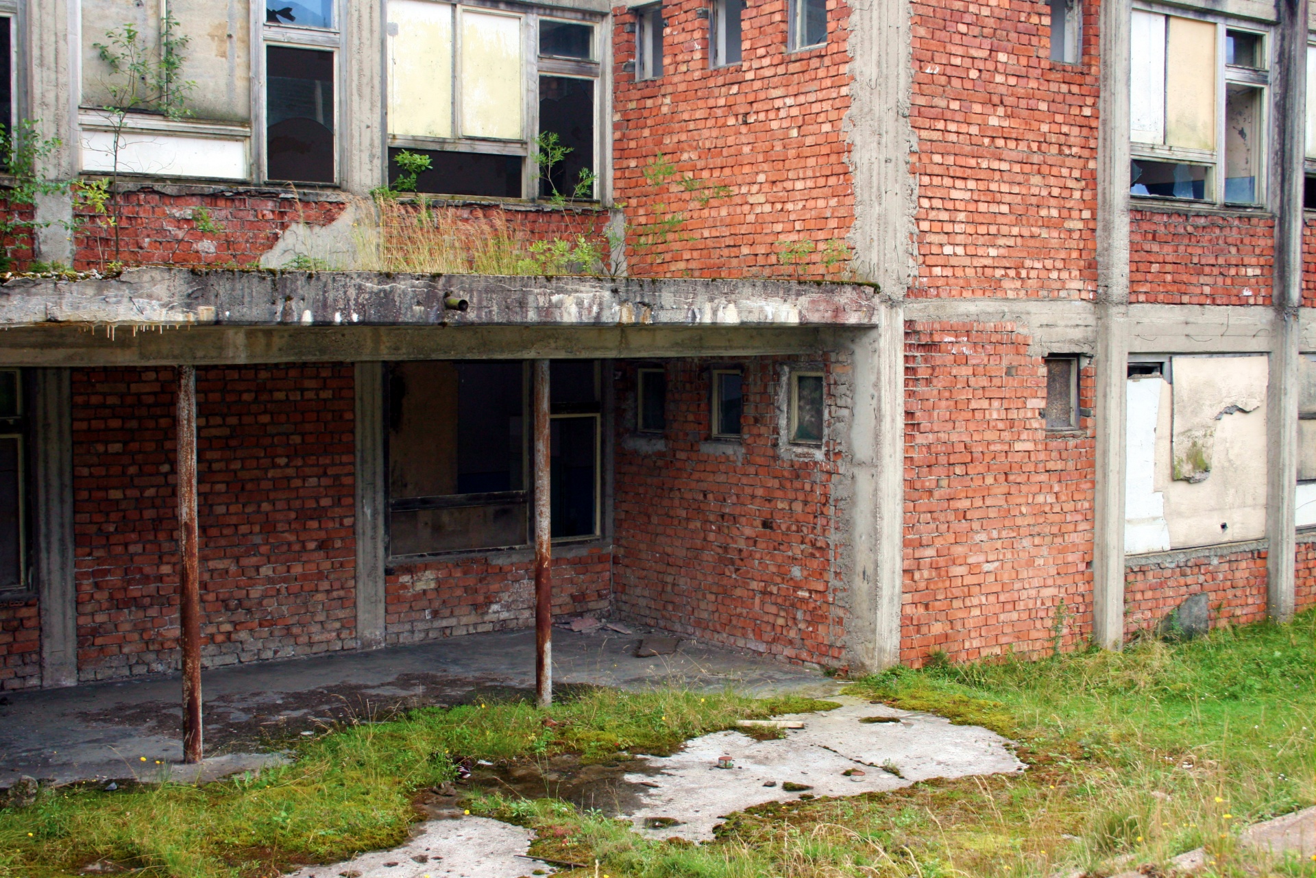 abandoned school entrance free photo