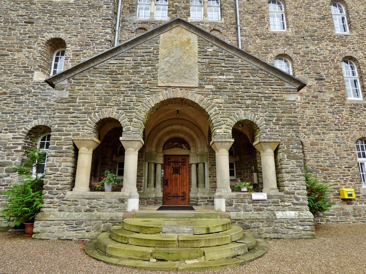 abbey architecture entrance free photo