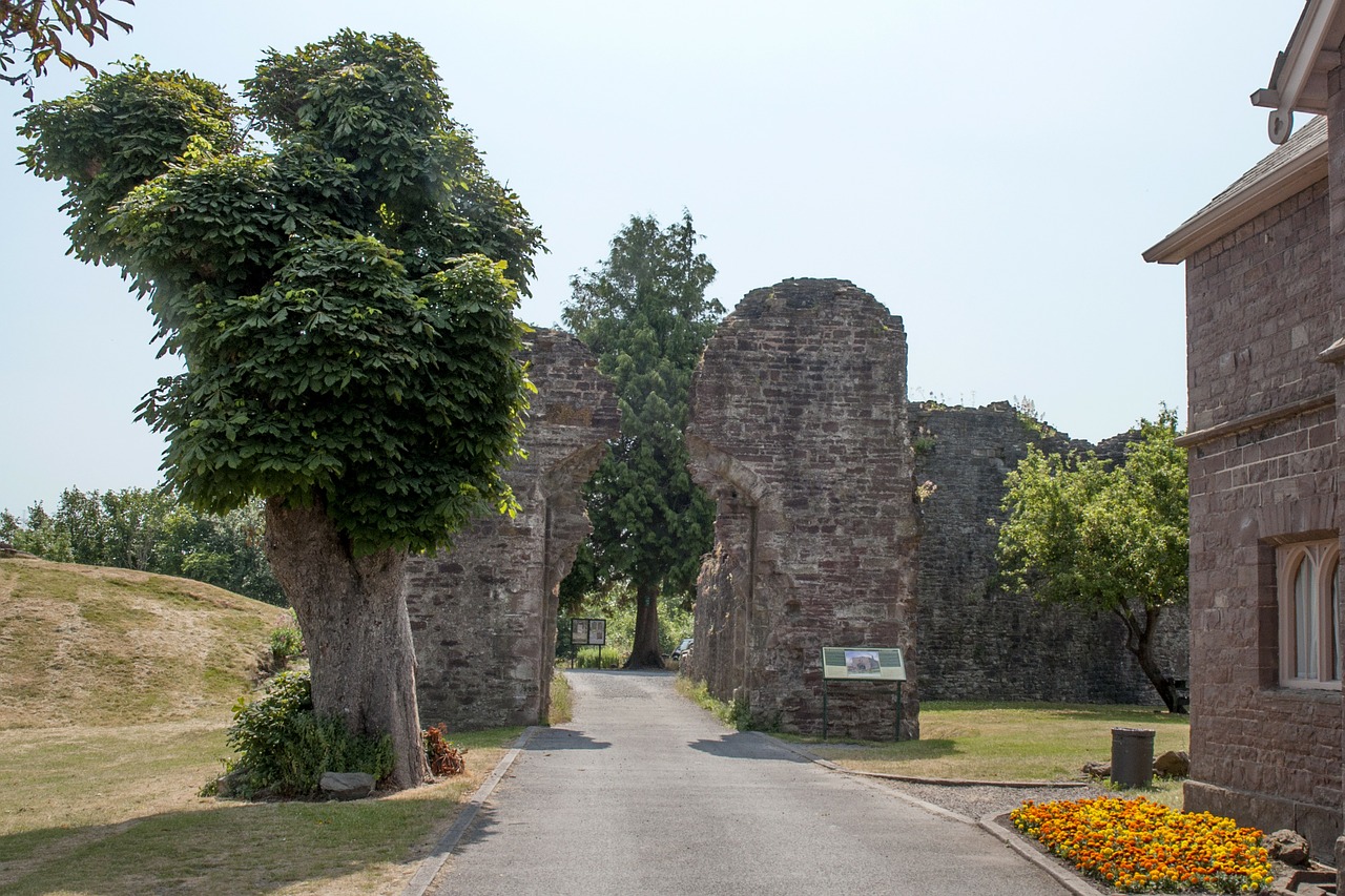 abergavenny castle entrance free photo