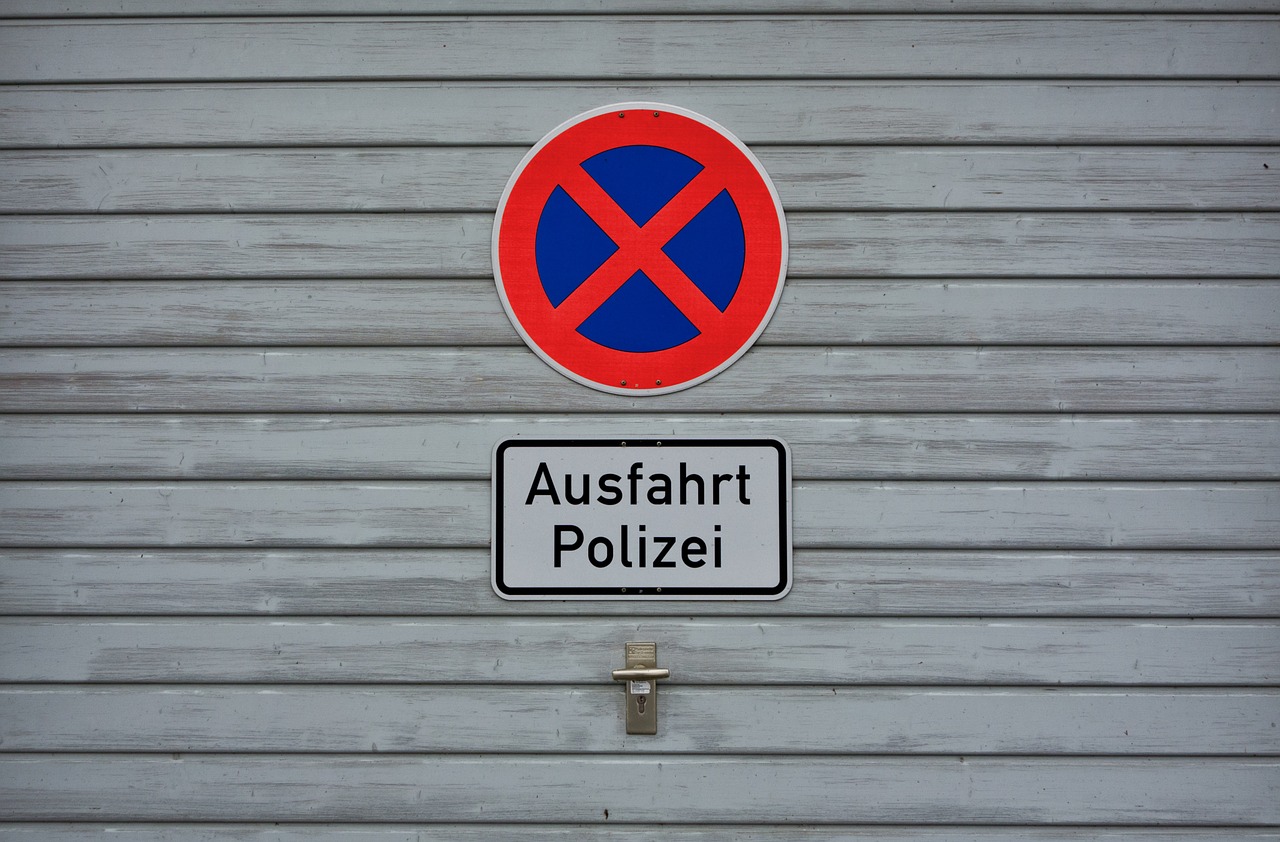 absolute stopping shield no parking free photo
