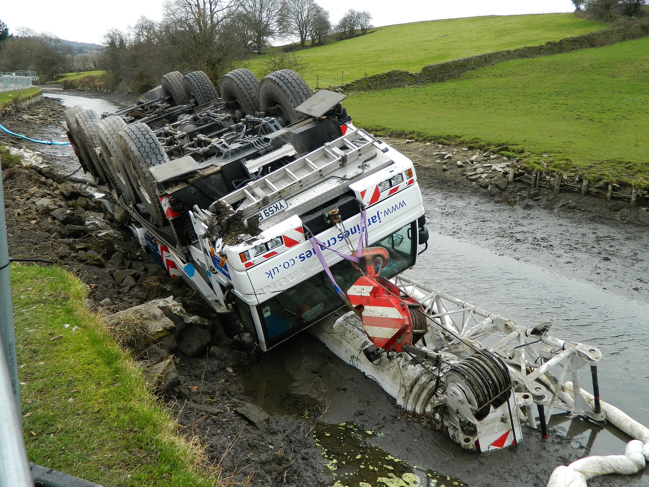 accident canal crane free photo