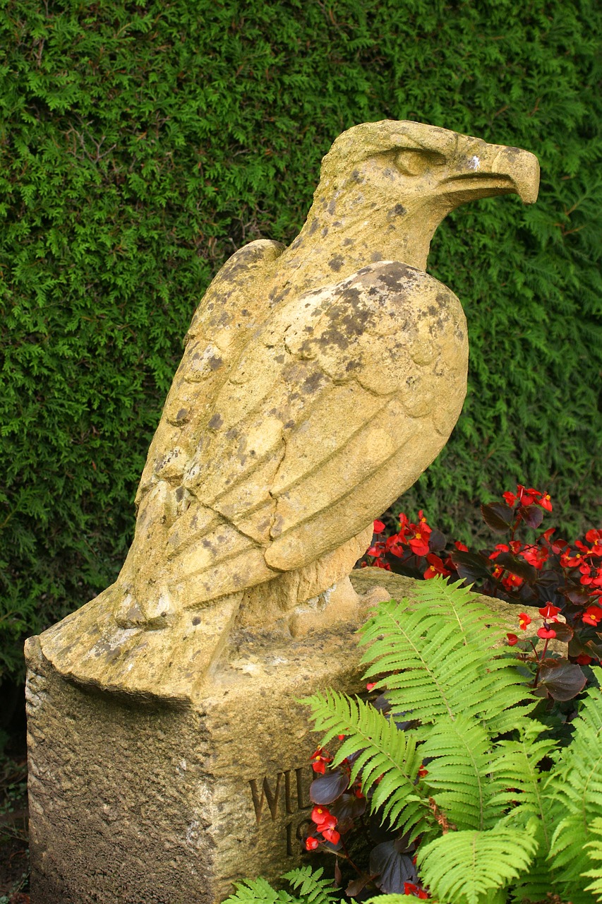 памятник птице фото