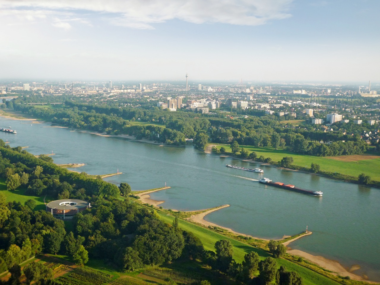 aerial view düsseldorf shipping free photo