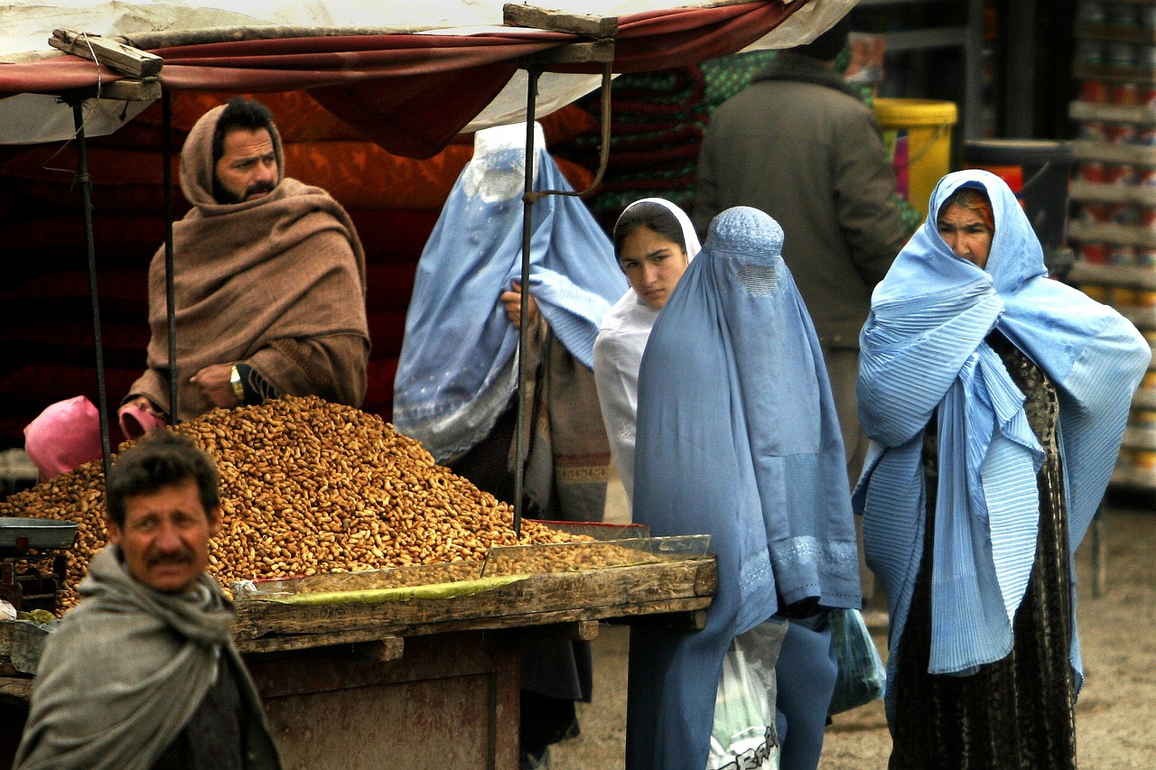afghanistan women man free photo