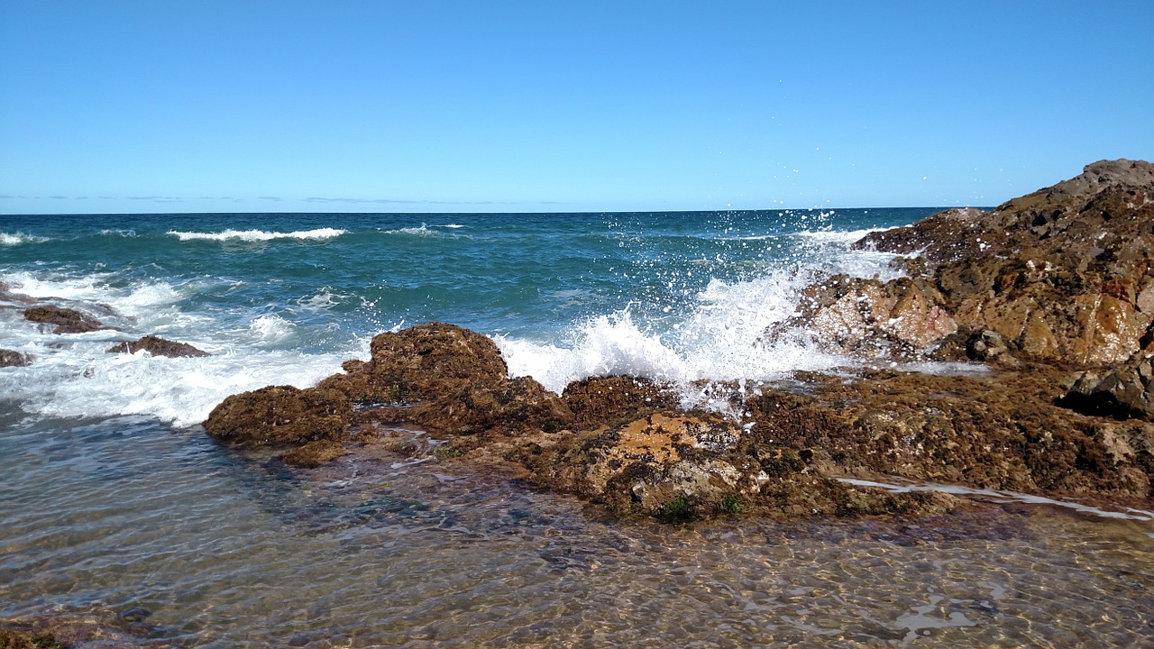 agnes point 1770 town queensland free photo