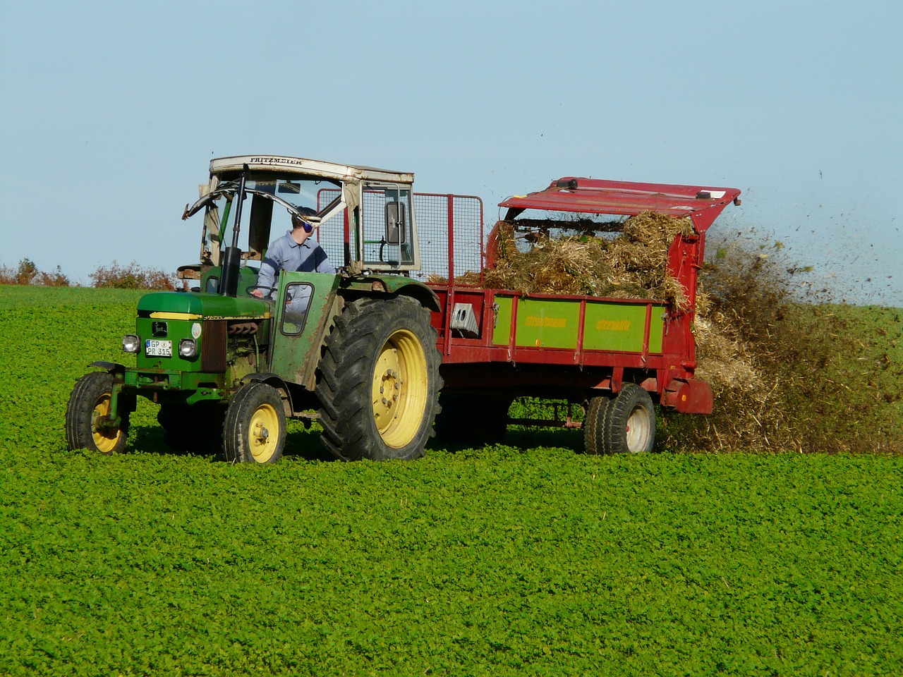 agriculture tractor fertilize free photo