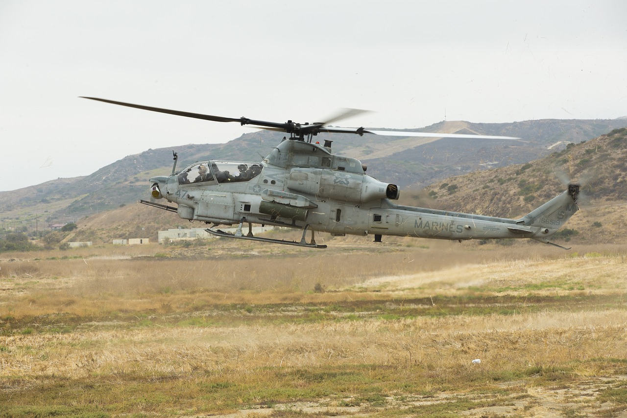 ah-1z viper helicopter attack helicopter free photo
