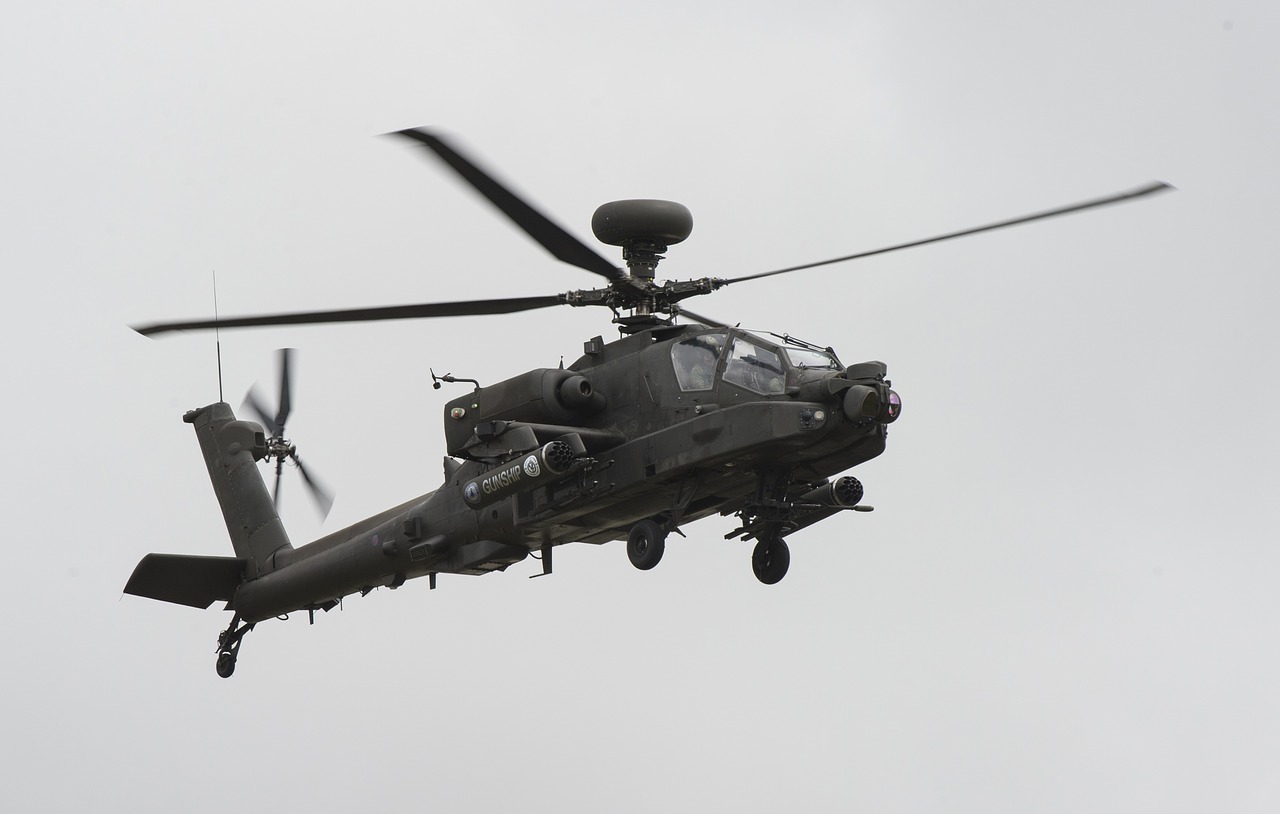 ah-64d apache attack helicopter free photo