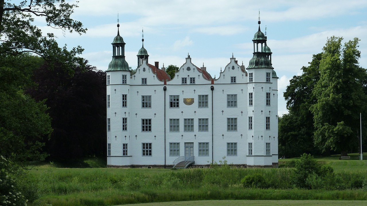 ahrensburg castle architecture free photo
