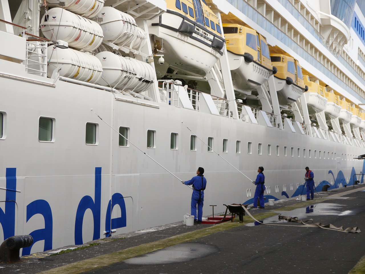 aida ship port free photo