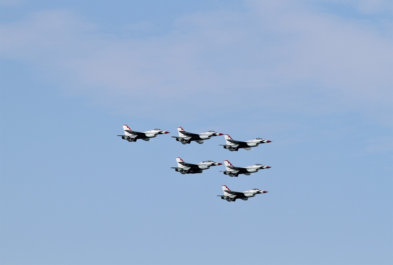 air force thunderbirds  thunderbirds  chicago air show free photo